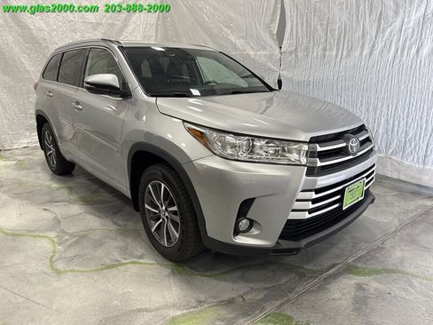 Used 2018 Toyota Highlander XLE image 2