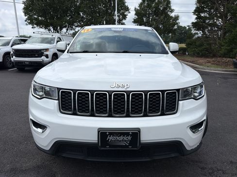 Used 2018 Jeep Grand Cherokee Laredo AWD/4WD image 3