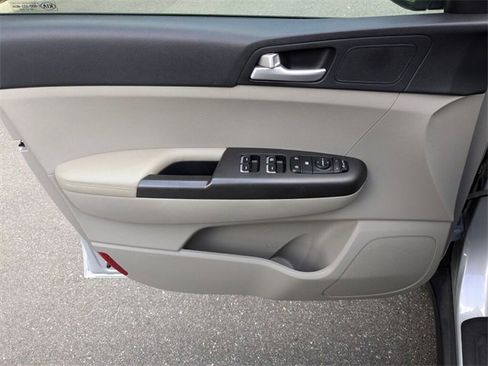 Used 2020 Kia Sportage LX w/ LX Popular Package image 24