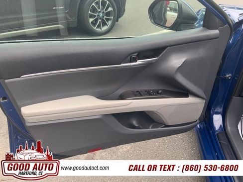 Used 2024 Toyota Camry SE FWD image 9