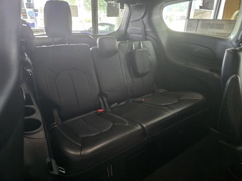 Used 2025 Chrysler Pacifica Select FWD image 17