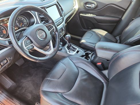 Used 2015 Jeep Cherokee Trailhawk w/ Comfort/Convenience Group AWD/4WD image 9