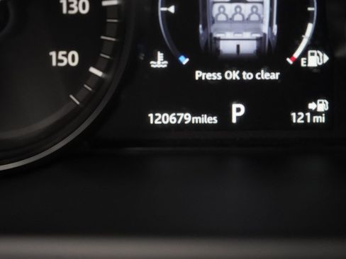 Used 2018 Land Rover Discovery Sport HSE AWD/4WD image 17