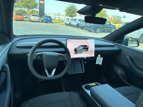 Used 2026 Tesla Model Y 2WD image 6