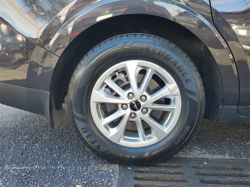 Certified 2023 Kia Carnival LX image 7