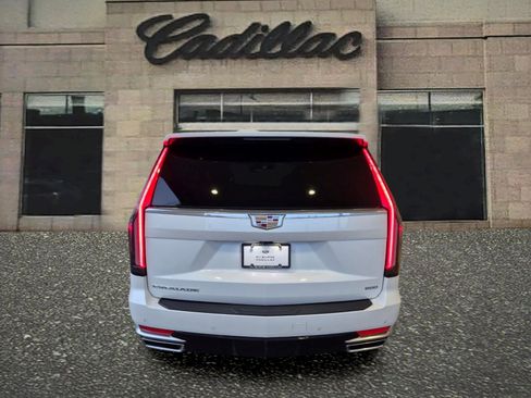 Certified 2024 Cadillac Escalade Premium Luxury AWD/4WD image 4
