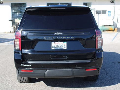 Used 2023 Chevrolet Suburban LT w/ Luxury Package RWD image 5