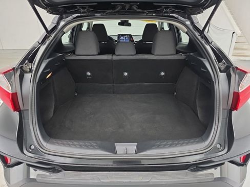 Used 2021 Toyota C-HR LE image 41