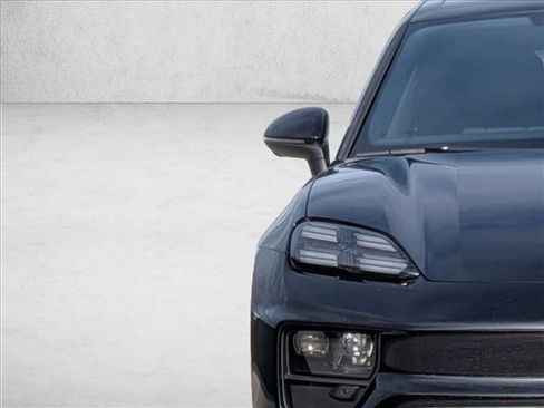 Used 2025 Porsche Macan 4S Electric image 12