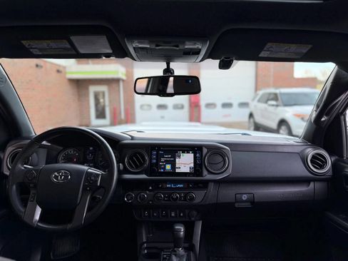 Used 2016 Toyota Tacoma TRD Sport image 20