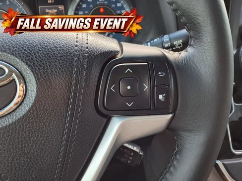 Used 2017 Toyota Sienna XLE Premium FWD image 21