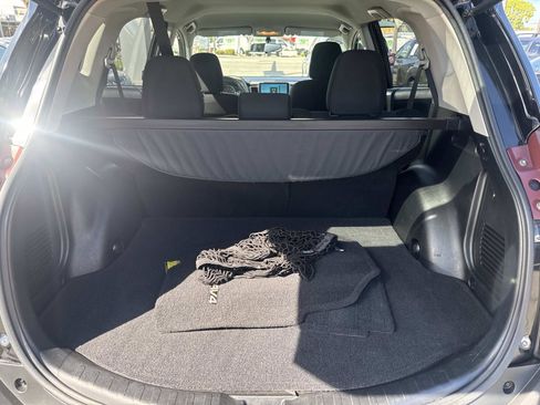 Used 2014 Toyota RAV4 LE image 7