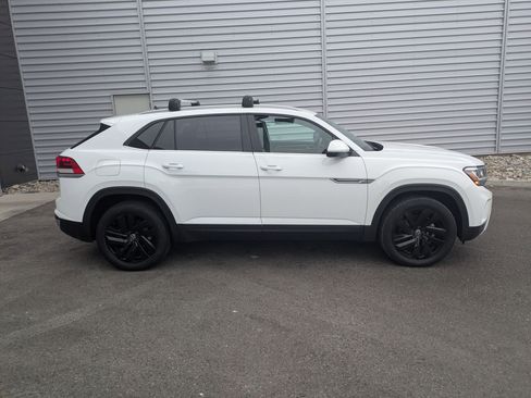 Used 2022 Volkswagen Atlas Cross Sport SE image 2
