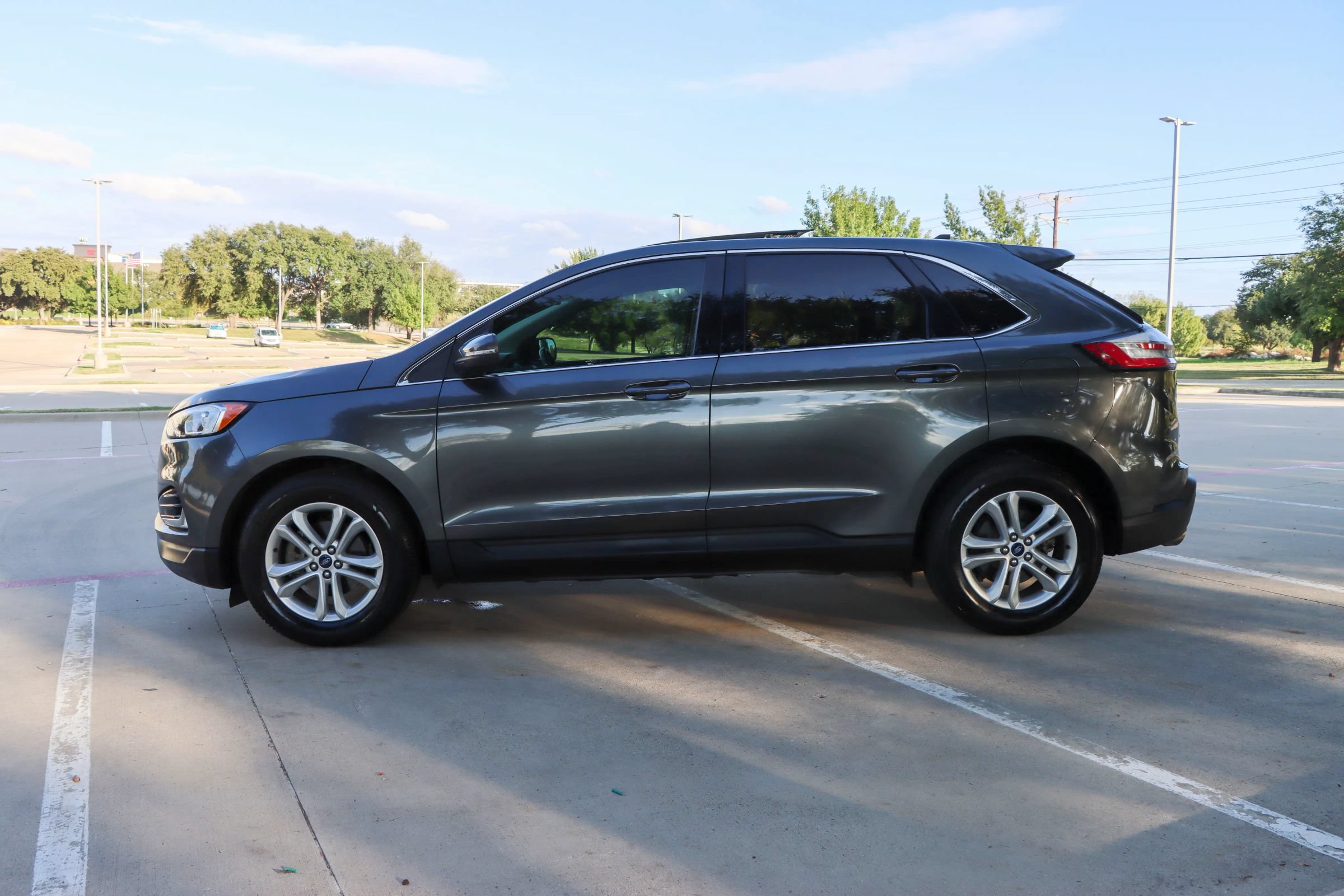 Used 2019 Ford Edge SEL w/ Equipment Group 201A FWD image 4
