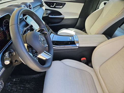 Used 2025 Mercedes-Benz C 300 Sedan image 9