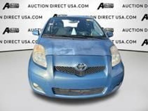 Used 2011 Toyota Yaris 4-Door Hatchback image 22