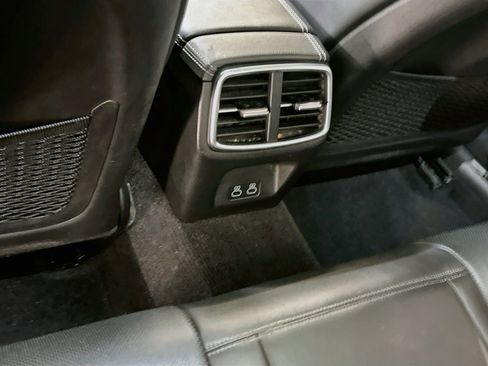 Used 2025 Genesis G70 2.5T AWD/4WD image 28