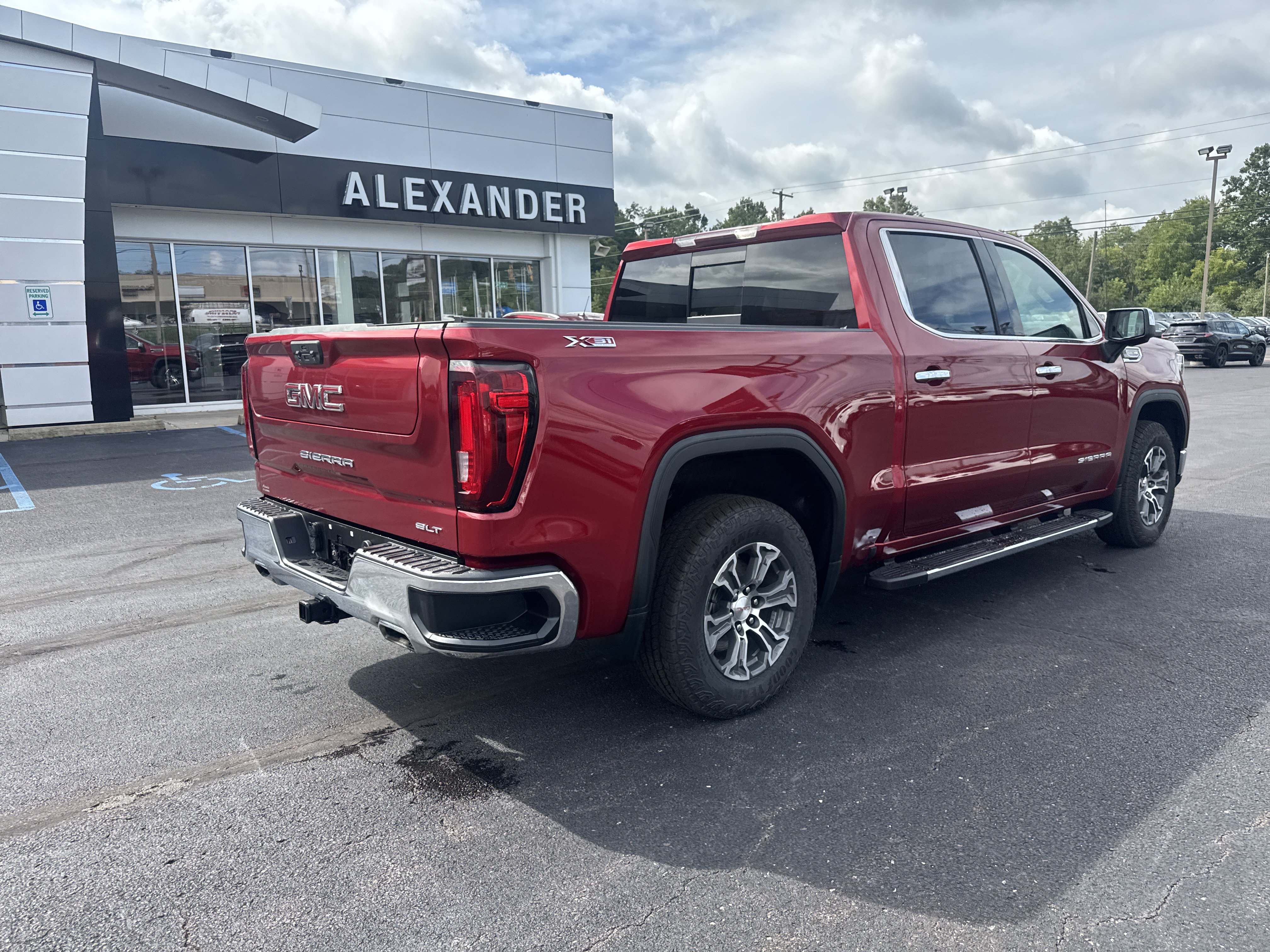 Used 2023 GMC Sierra 1500 SLT w/ SLT Convenience Package AWD/4WD image 3