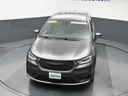 Used 2022 Chrysler Pacifica Touring-L w/ Uconnect Theater Family Group FWD image 28