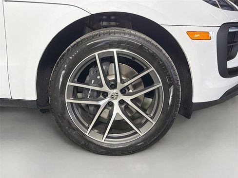 Certified 2026 Porsche Macan AWD/4WD image 14