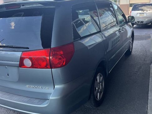 Used 2010 Toyota Sienna LE FWD image 5