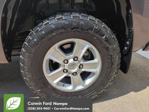 Used 2017 Toyota Tundra SR5 w/ SR5 Upgrade Package AWD/4WD image 32