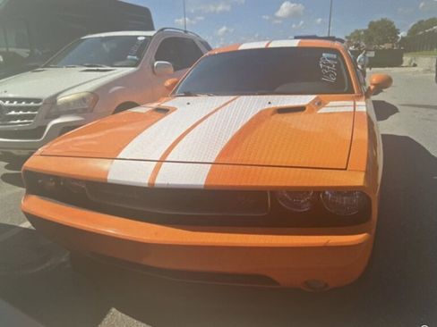 Used 2014 Dodge Challenger R/T Plus RWD image 2
