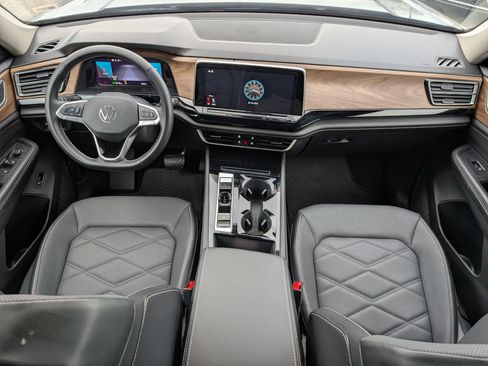 Used 2024 Volkswagen Atlas SE w/ Black Wheel Package image 26