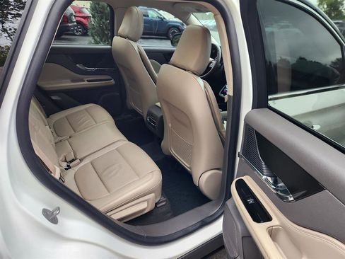 Used 2022 Lincoln Corsair AWD w/ Premium Package image 17