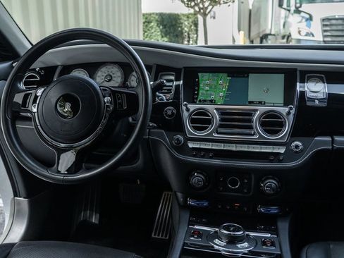 Used 2019 Rolls-Royce Wraith image 19