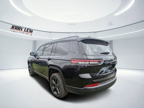 New 2025 Jeep Grand Cherokee L Limited w/ Black Appearance Package AWD/4WD image 5