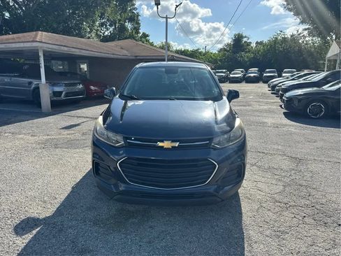 Used 2018 Chevrolet Trax LS FWD image 2