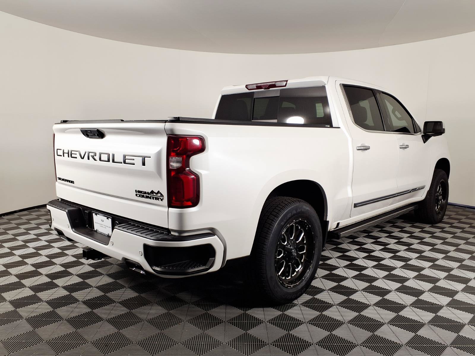 Used 2023 Chevrolet Silverado 1500 High Country w/ High Country Premium Package AWD/4WD image 4