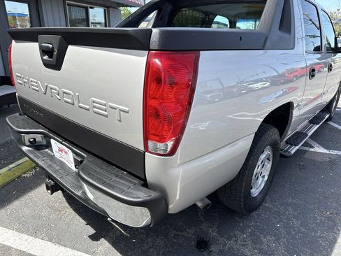 Used 2004 Chevrolet Avalanche 2WD image 8