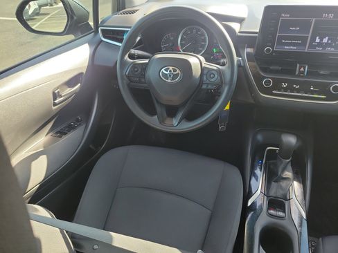 Used 2022 Toyota Corolla LE image 11