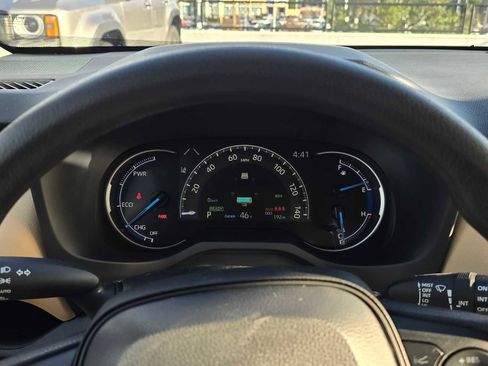 Used 2025 Toyota RAV4 XLE image 25