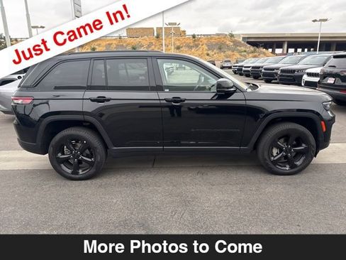 Used 2023 Jeep Grand Cherokee Limited w/ Black Appearance Package RWD image 7