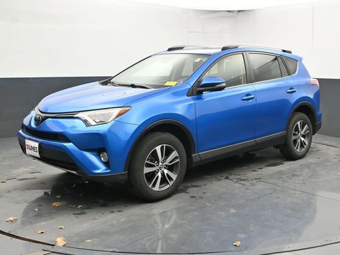 Used 2018 Toyota RAV4 XLE image 6