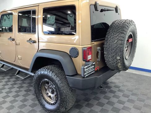 Used 2015 Jeep Wrangler Unlimited Rubicon AWD/4WD image 4