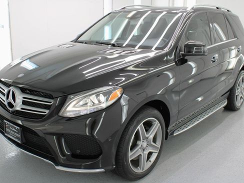 Used 2017 Mercedes-Benz GLE 400 4MATIC image 4