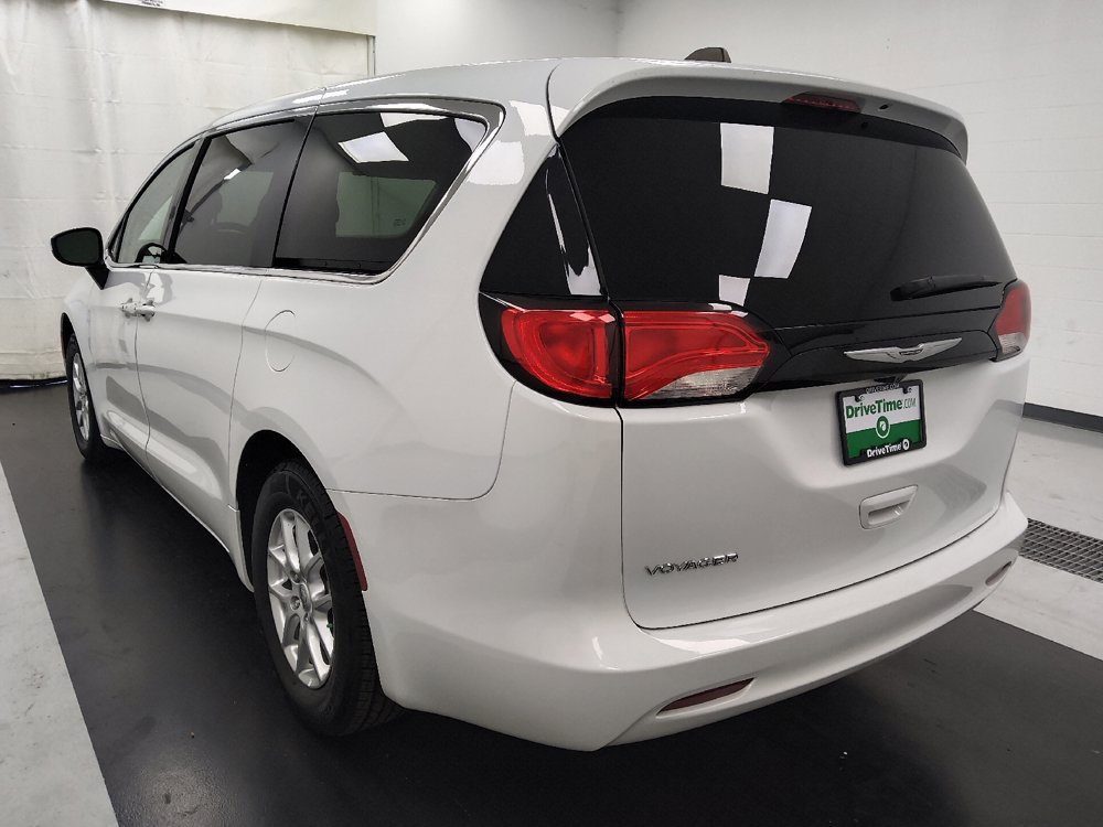 Used 2023 Chrysler Voyager LX FWD image 5