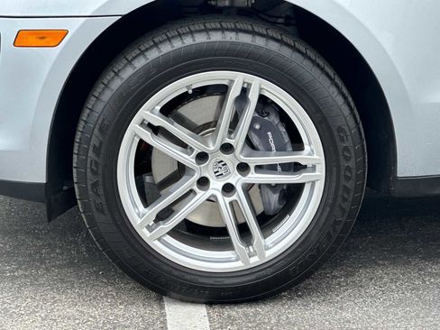 Used 2025 Porsche Macan image 24