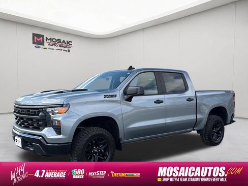 Used 2024 Chevrolet Silverado 1500 Custom Trail Boss w/ Dark Appearance Package AWD/4WD image 3