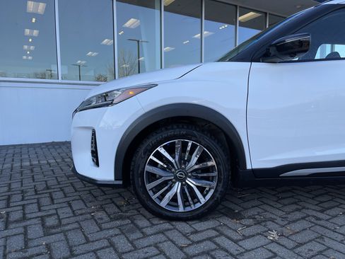 Used 2024 Nissan Kicks SR image 10