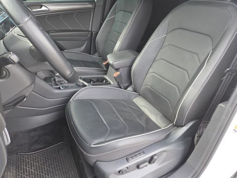 Used 2022 Volkswagen Tiguan SEL R-Line AWD/4WD image 6