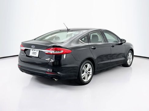 Used 2018 Ford Fusion SE w/ Fusion SE Technology Package image 5