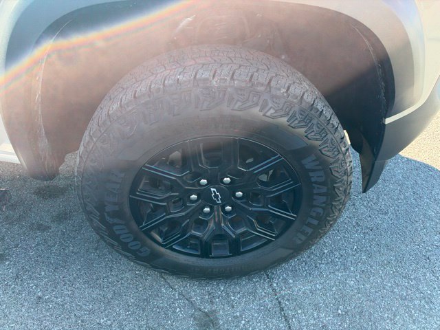 Used 2024 Chevrolet Colorado Trail Boss w/ Technology Package AWD/4WD image 9