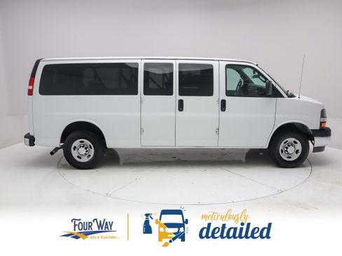 Used 2019 Chevrolet Express 3500 LT w/ LT Preferred Equipment Group RWD image 2