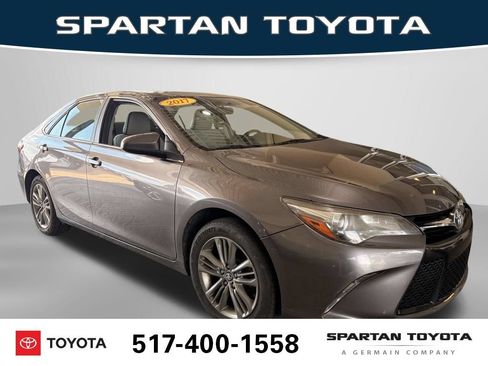 Used 2017 Toyota Camry SE w/ Moonroof Package FWD image 8