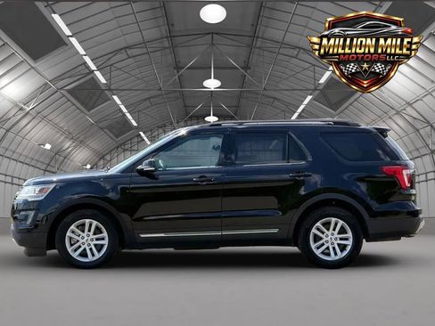 Used 2016 Ford Explorer XLT w/ Equipment Group 202A FWD image 8